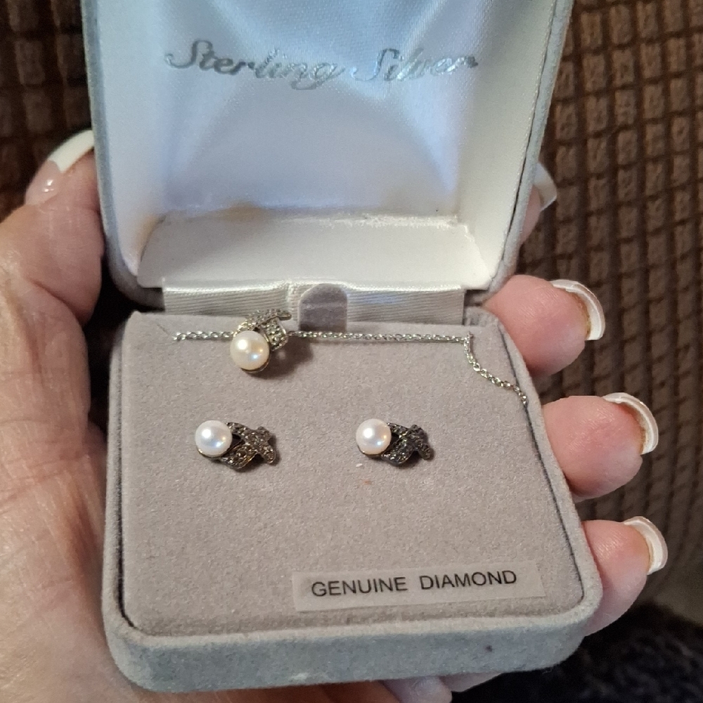 Vintage Elegant Pearl and Diamond Silver Jewelry Set